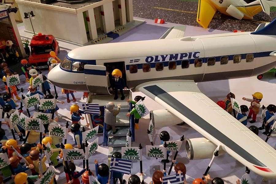 Το νεύμα του Παπανδρέου στη Λιάνη έγινε… playmobil (βίντεο)